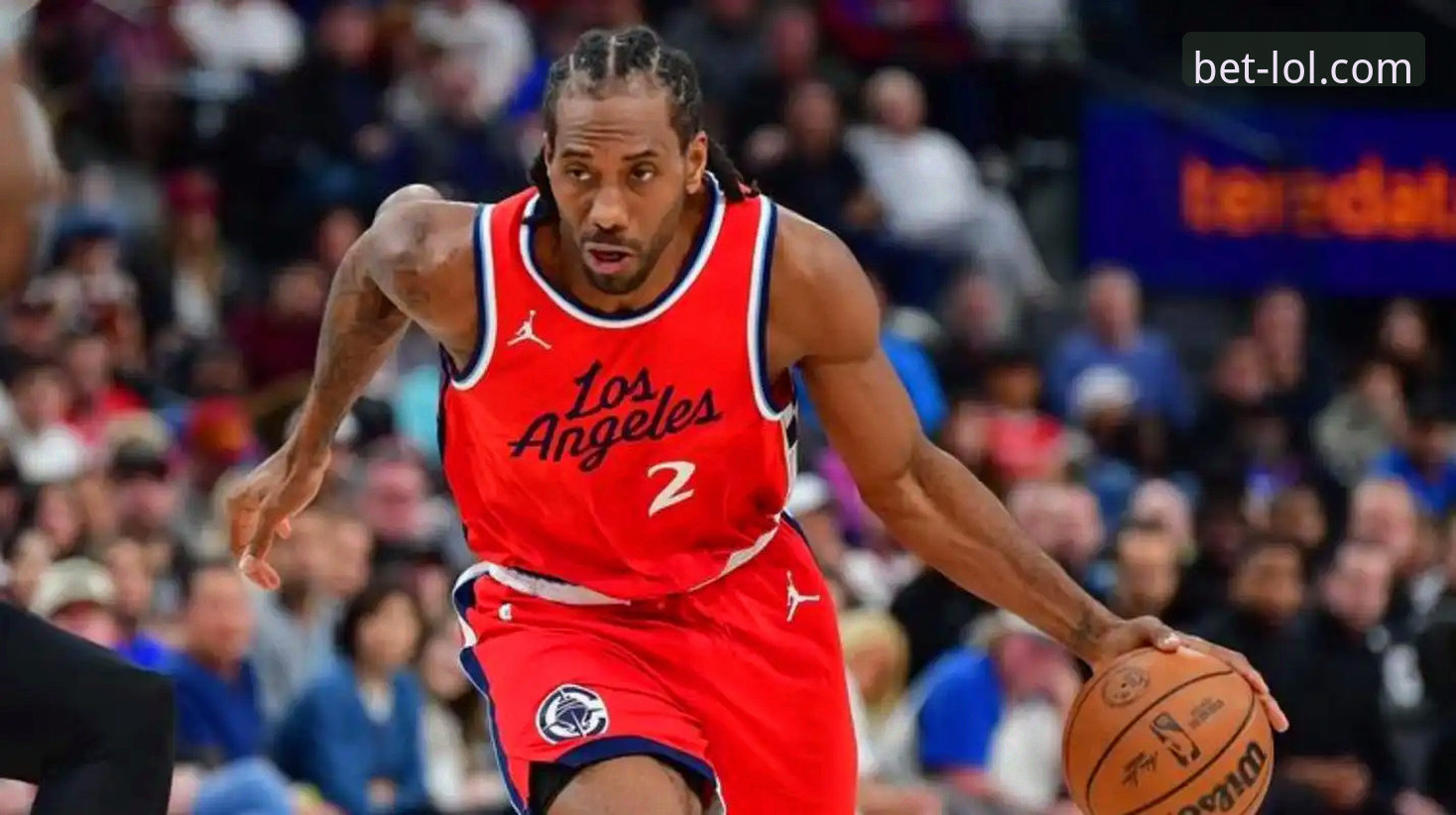 NBA快船惜败开拓者：伦纳德手腕伤势深度评测与英雄联盟竞猜平台观赛体验报告